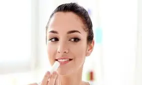  آیا استفاده از نرم کننده لب اعتیاد آور است؟