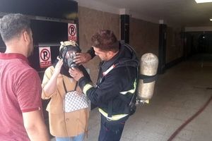 نجات جان ۱۱ نفر در یک حادثه آتش‌سوزی در اهواز