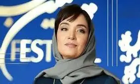 سفر در زمان؛ تیپ و ژست عجیب «میترا حجار» در نمایش «عشق روزهای کرونا»