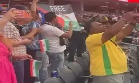 فریاد «Free Free Palestine» تماشاچیان روی سکوهای ورزشگاه