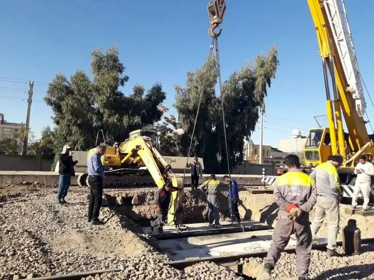 کارگران ابنیه فنی راه آهن اسلامشهر: هنوز حقوق مرداد را نگرفته‌ایم