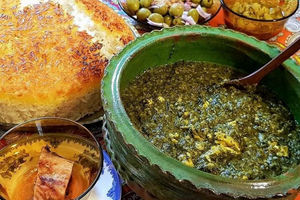 مهمانی به سبک گیلانی‌ها با خورش ترشه تره