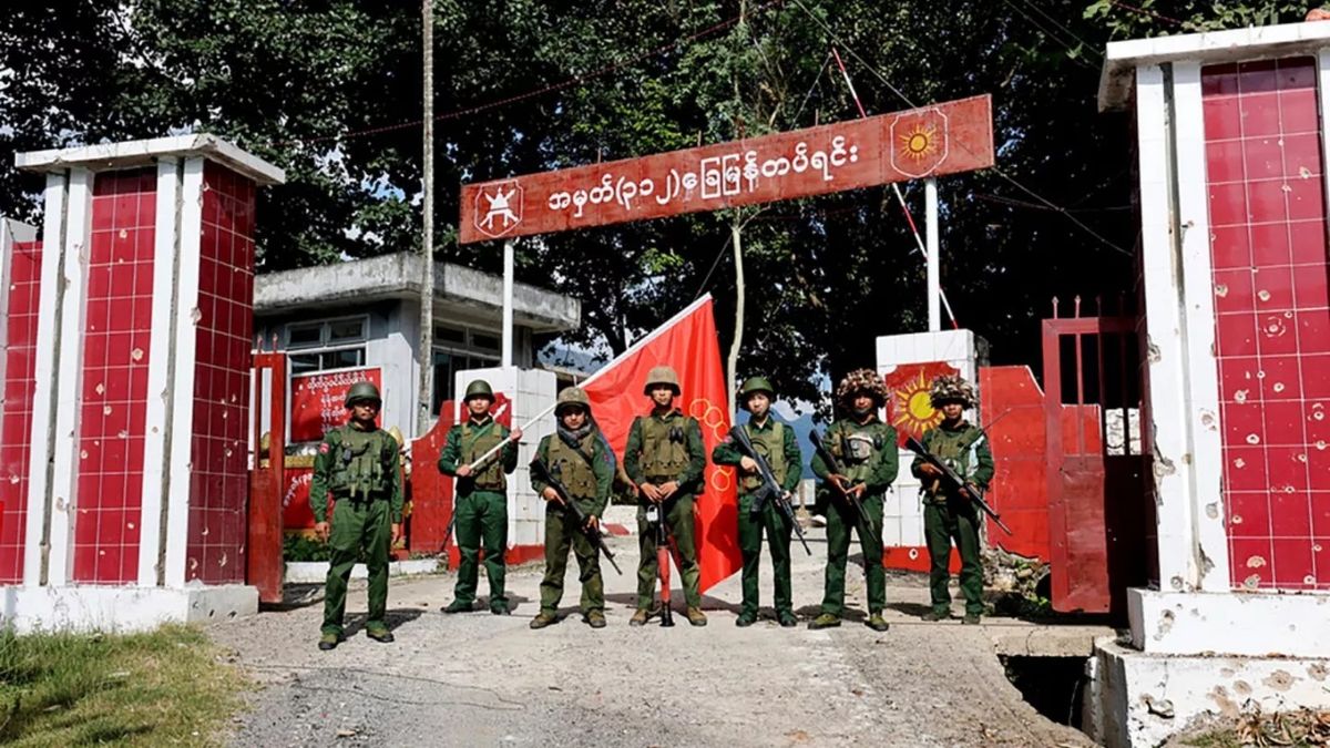 شورشیان میانمار کنترل یک شهر کلیدی در نزدیکی مرز با چین را در دست گرفتند

