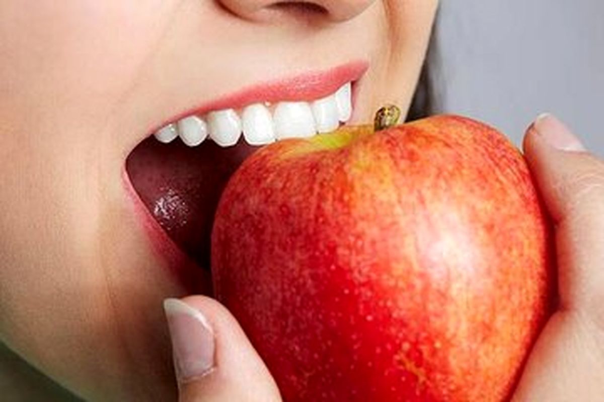 خوردن سیب مثل مسواک زدن عمل میکند؟