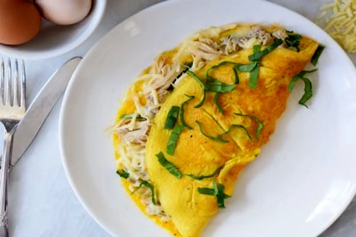 یک صبحانه متفاوت؛ املت کاهو و پنیر