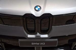 رونمایی بیسر و صدا از لوگوی جدید بی ام و/ عکس