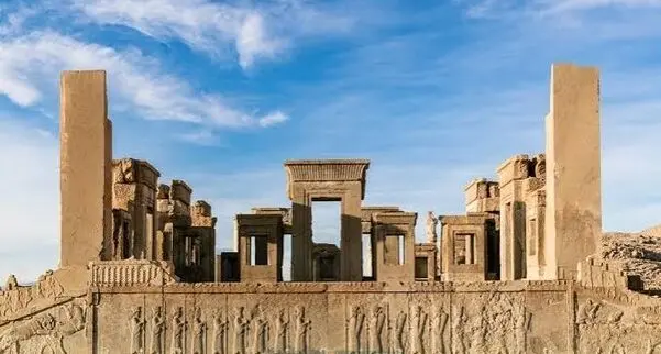 زیر «تخت‌جمشید» چه خبر است؟/ رازهای مهندسی یک بنای ۲۵۰۰ ساله؛ از کانال‌های زیرزمینی تا ستون‌های ۲۰ متری 