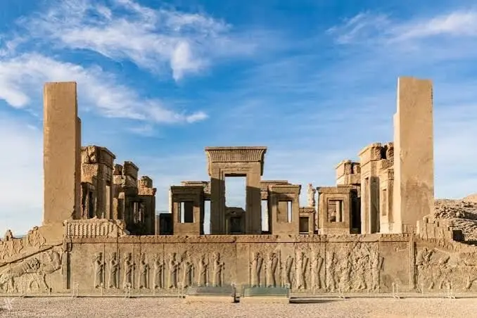زیر «تخت‌جمشید» چه خبر است؟/ رازهای مهندسی یک بنای ۲۵۰۰ ساله؛ از کانال‌های زیرزمینی تا ستون‌های ۲۰ متری