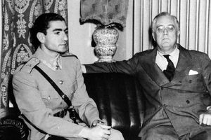 سفر در زمان؛ «محمدرضا پهلوی» در ماه های پایانی عمرش؛ سال 1358/عکس
