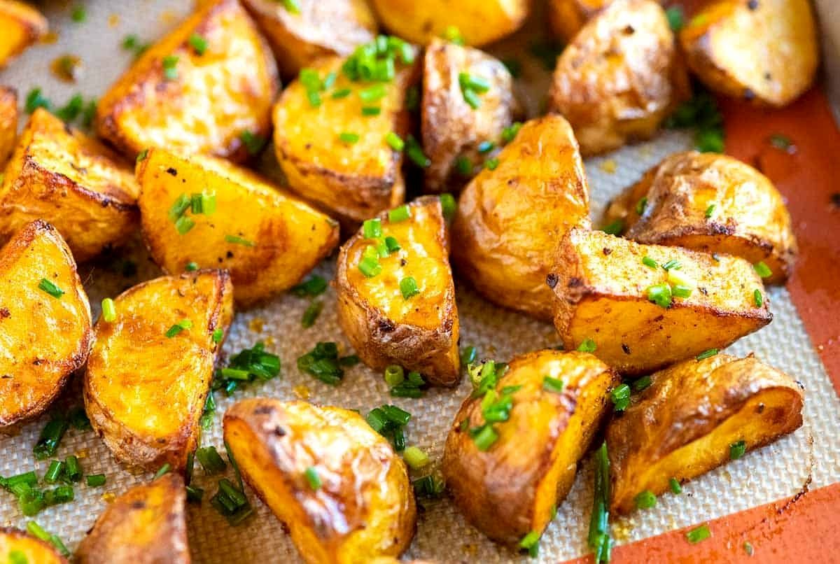 طرز تهیه سیب زمینی تنوری با سس قارچ