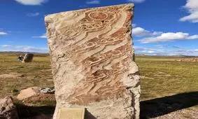 سنگ‎ قبر‌های عجیب مغولی با تصاویر گوزن پرنده