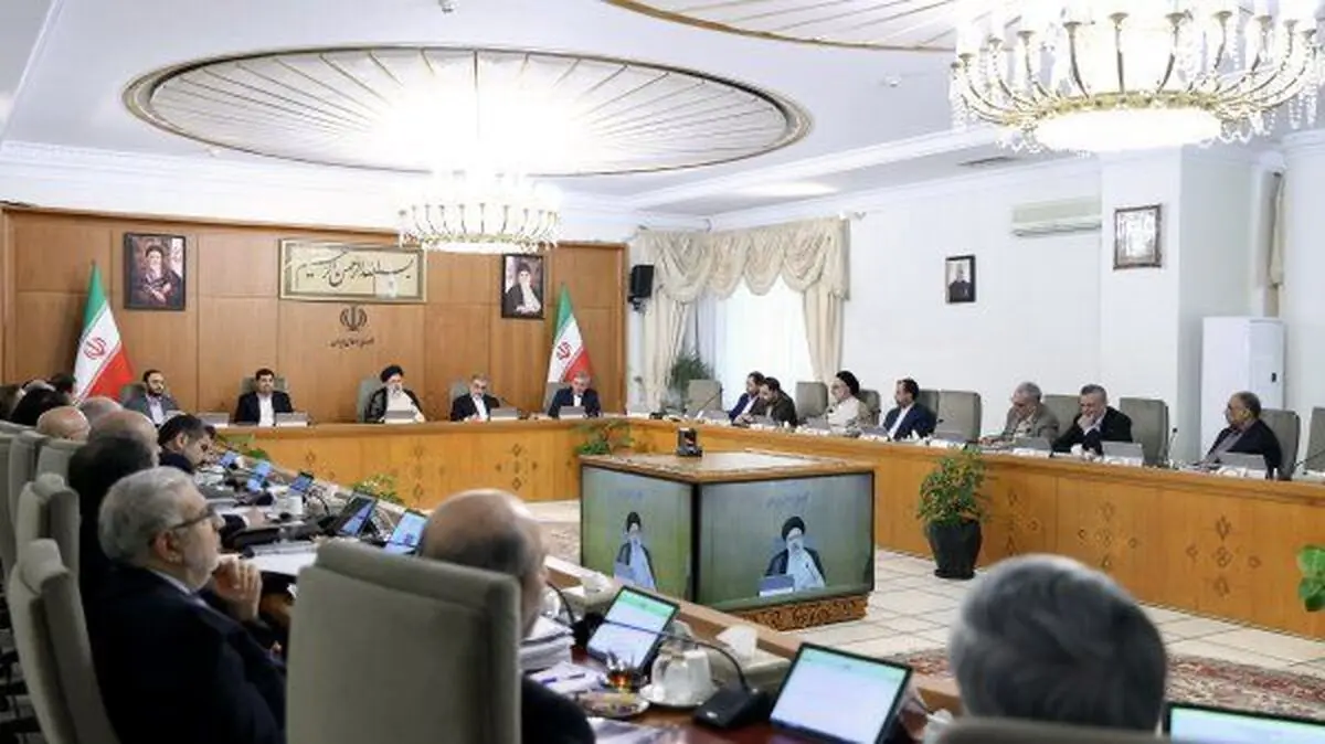اعضای دولت رئیسی در بیانیه ای: تنها راه نجات کشور تبعیت از تدابیر امام خامنه ای است


