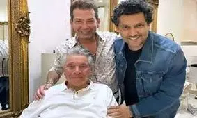  شستن موی سر بهروز وثوقی توسط حامد بهداد در یک آرایشگاه/ ویدئو