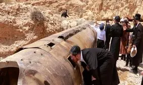 بازدید یهودیان اولترا ارتدوکس اسرائیل از موشک ایرانی/ تصاویر
