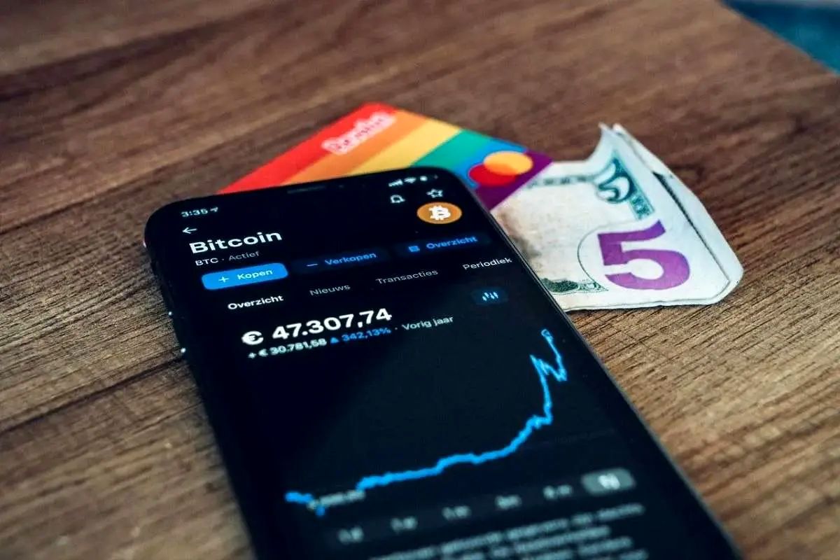 استخراج ارز دیجیتال با گوشی: واقعیت یا افسانه؟