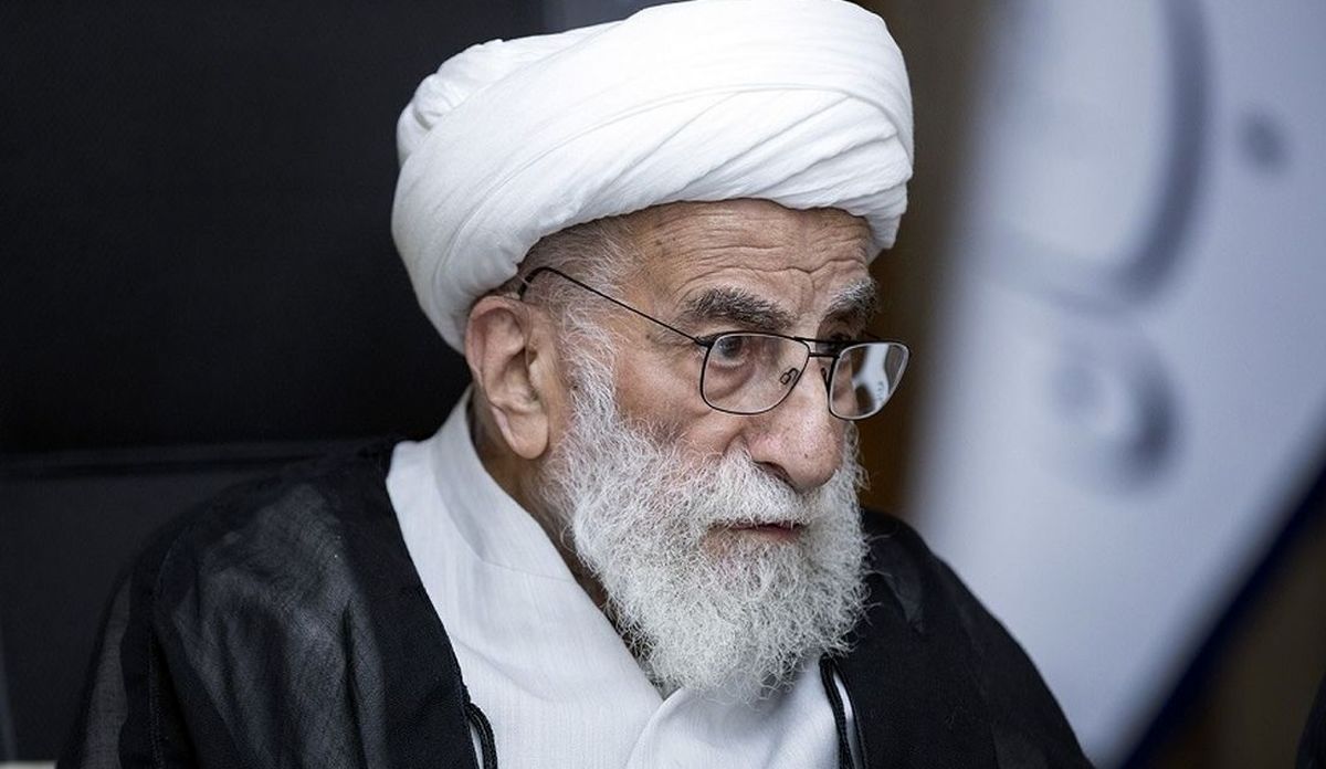  سفر به تاریخ؛ «آیت‌الله جنتی» در کنار «آیت‌الله روحانی، امام جمعه بابل»؛ دهۀ 1370 