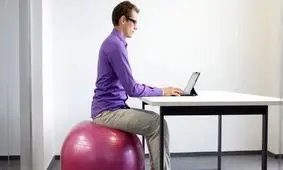 یک تمرین فوق العاده ساده برای سوزاندن چربی هنگام کار پشت‌ میز