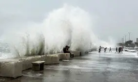 افزایش ارتفاع موج تا ۲ متر/ احتمال اختلال در فعالیت‌های دریایی در جنوب کشور