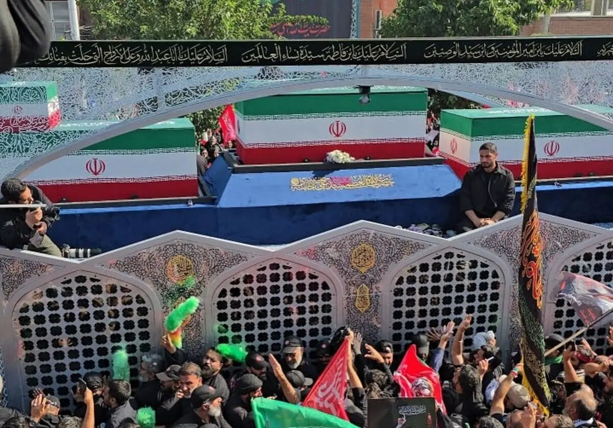  آقای شهید ایران برای همیشه تهران را ترک کردند/ لحظه به لحظه با متن و حاشیه آیین تشییع پیکر رهبر شهید در تهران/ فایننشال تایمز: بین ۱۲ تا ۱۵ میلیون نفر در مراسم تشییع آیت‌الله خامنه‌ای شرکت کردند/ پایان مراسم در تهران بدون حادثه و فوتی