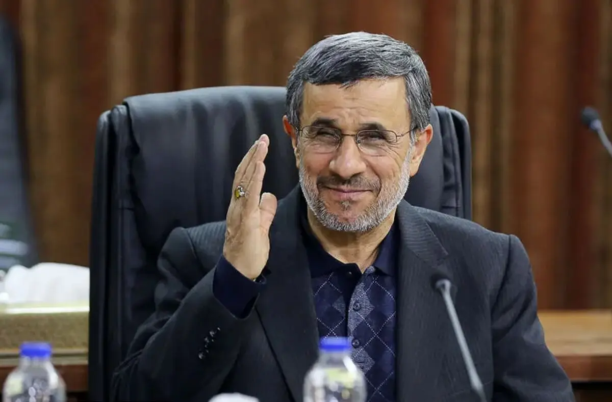 حضور احمدی‌نژاد در جلسه کمیسیون اقتصادی مجمع تشخیص مصلحت نظام

