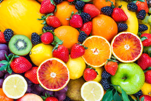 کاهش ۳۰ درصدی مصرف میوه در ایران / پیش بینی فروش دانه ای میوه