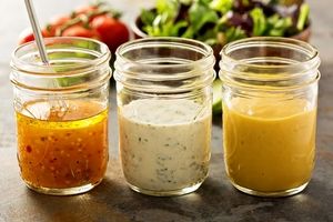 ۳ مدل سس رژیمی و خوشمزه برای غذا و سالاد