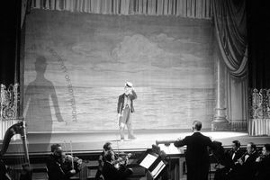 چارلی چاپلین: تماشاگران پوست پرتقال به طرف من پرتاب میکردند