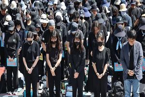 تظاهرات صدها هزار معلم سیاه‌پوش در کره جنوبی