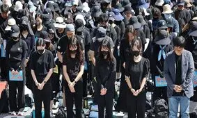 تظاهرات صدها هزار معلم سیاه‌پوش در کره جنوبی