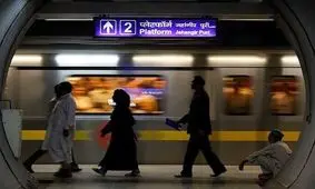 کتک زدن مردان در مترو توسط پلیس زن به دلیل حضور در واگن بانوان!/ ویدئو