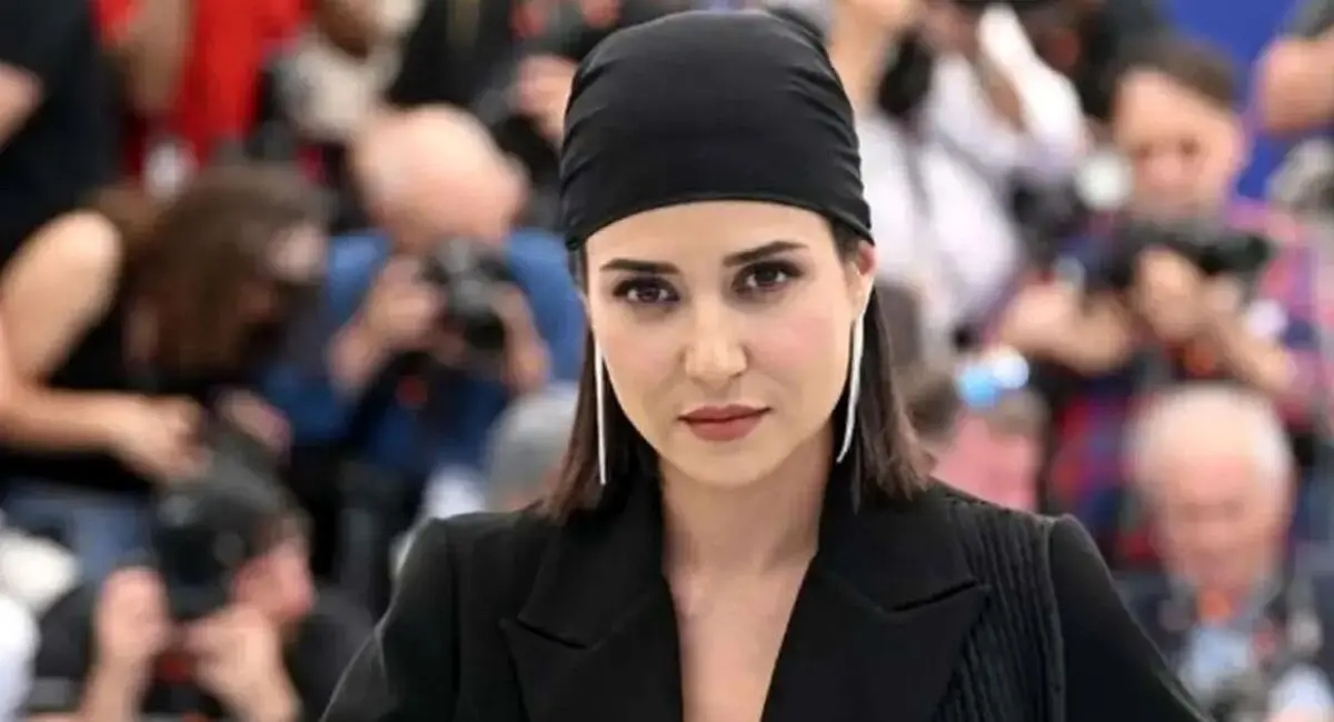 گریم دیدنی پریناز ایزدیار در تئاتر موزیکال بینوایان 
