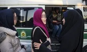 مگر در زمان شاه که حجاب اجباری نبود کسی لباس زیرش را برافراشت!؟/ برافراشتن لباس زیر محصول سیاست‌های کنونی است نه برعکس

