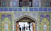 انتقاد روزنامه جمهوری اسلامی از شعارها در حرم امام رضا/ جلوی اینها را بگیرید، پیش از آن که خنجرشان بر پشت ایران و انقلاب بنشیند/ پشتِ اینان به کجا گرم است که چنین تندباد می‌شوند در انسجام ملی؟/ ویدئویی از شعاردهندگان