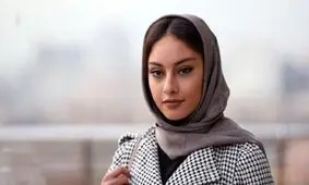 عکس خیره کننده ترلان پروانه در کلبه ی جنگلی اش