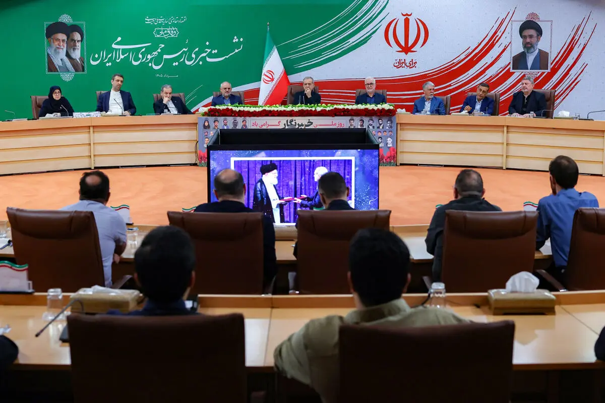  دیگر نمی‌شود شعار بدهیم که می‌جنگیم، اما فردا در بازار همه‌چیز هم باشد و گرانی هم نباشد/تصمیم‌گیری درباره جنگ در حوزه وظایف دولت نیست/ آمریکا نمی‌خواهد جمهوری اسلامی باشد ولی گفتگوها او را وادار به همراهی کرد؛ چرا دستاوردها را خراب می‌کنیم/ ویدئو