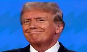 ترامپ در لباس پاپ/ عکس

