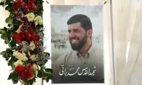  در کنار پیکر پدر/ عکس