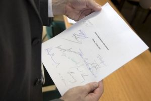 چرا ایران به فعال شدن مکانیسم ماشه پاسخ نمی‌دهد؟ / از بستن تنگه هرمز تا خروج از NPT ؛ همه تهدیدها در حد حرف ماند!