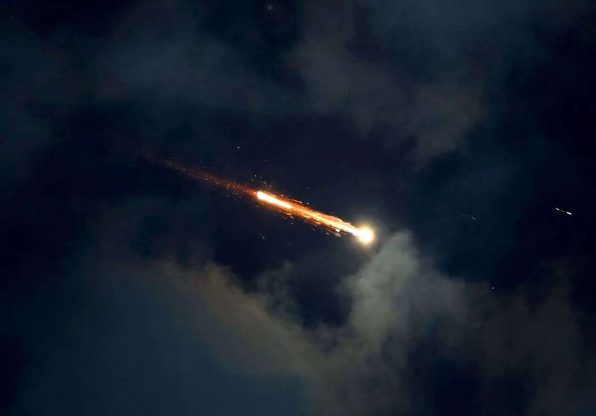 سی و چهارمین روز از حملات ایران به اسرائیل و پایگاه های آمریکا/ حملات پهپادی و موشکی به بحرین و شمال عراق/ شلیک موشک‌های ایران به قلب اراضی اشغالی، دقایقی بعد از سخنرانی ترامپ