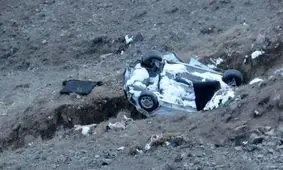 لحظه هولناک پرواز خودروی دنا به داخل دره در جاده چالوس با سه کشته/ ویدئو