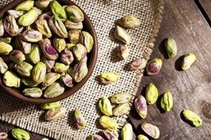 این افراد شبها پسته نخورند!