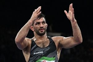 پرافتخارترین کشتی گیر ایران استقلالی میشود/ بمب جدید آبیها!