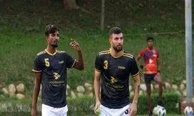 خانزاده: به پرسپولیسِ بنگلادش آمدم/ فوتبالیست را به چشم بَرده نگاه می‌کنند