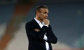 گل‌محمدی: ذهن بازیکنان پرسپولیس مشوش و ناآرام بود/ دلایل مختلفی وجود دارد که نمی‌توانیم درباره شان صحبت کنیم


