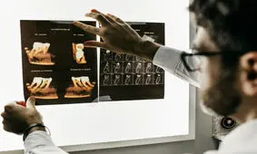 علت بیماری آلزایمر ممکن است از داخل دهان نشأت بگیرد

