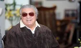  سفر در زمان؛ گلپا در جوانی و در کنار خودروی شخصی اش؛ دهه 40 