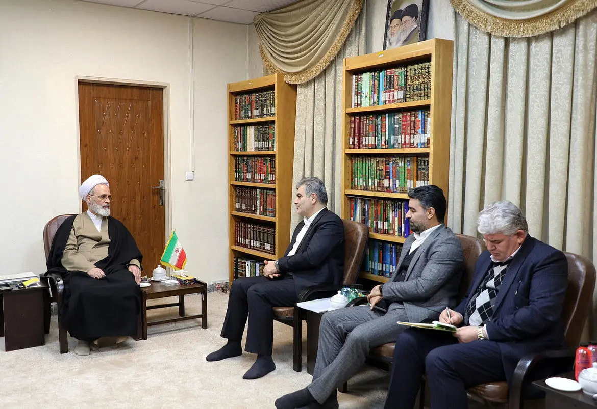 دیدار مدیرعامل بانک قرض‌الحسنه مهر ایران با آیت‌الله اعرافی