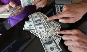 کنترل قیمت دلار در دستان چه کسی است؟