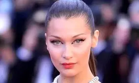 گلاب، فرش ایرانی و تخته نرد در خانه بلا حدید