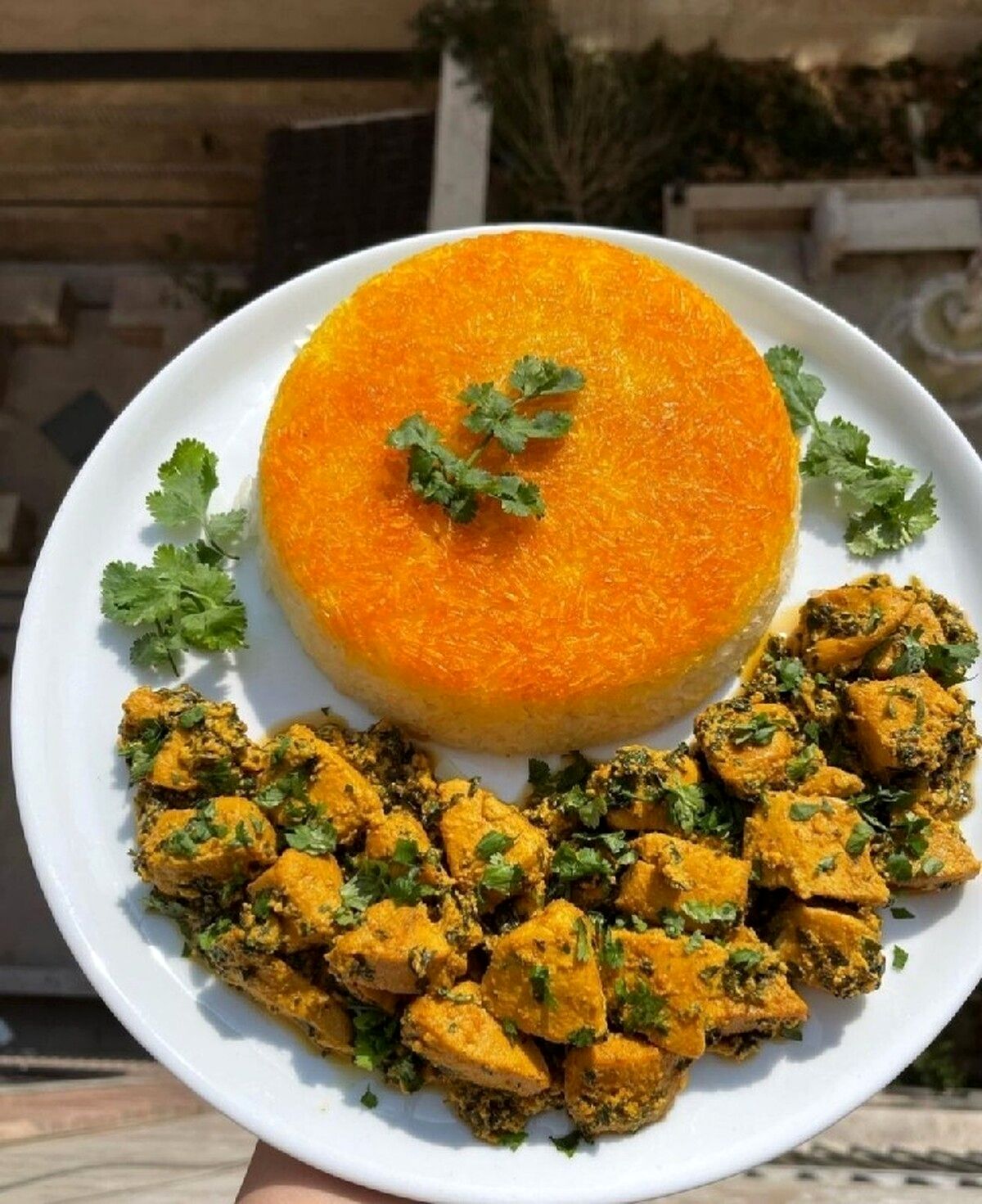 مرغ را با گشنیز و ماست بپزید، شگفتزده خواهید شد!